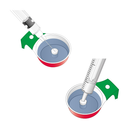 Filtration avec un coton et une seringue à aiguille sertie et seringue à aiguille détachable